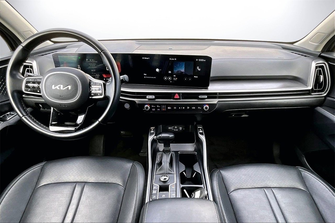 Used 2024 Kia Sorento S image 15