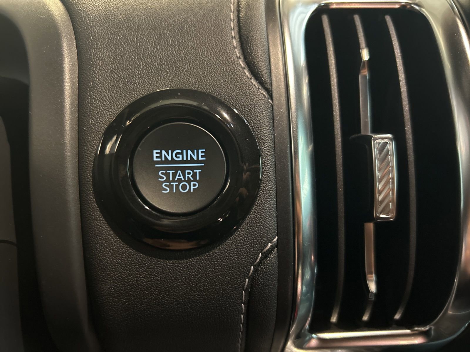 Used 2025 Ford Expedition Max Platinum w/ Stealth Appearance Package image 31