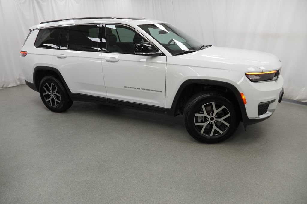 Certified 2025 Jeep Grand Cherokee L Limited AWD/4WD image 10