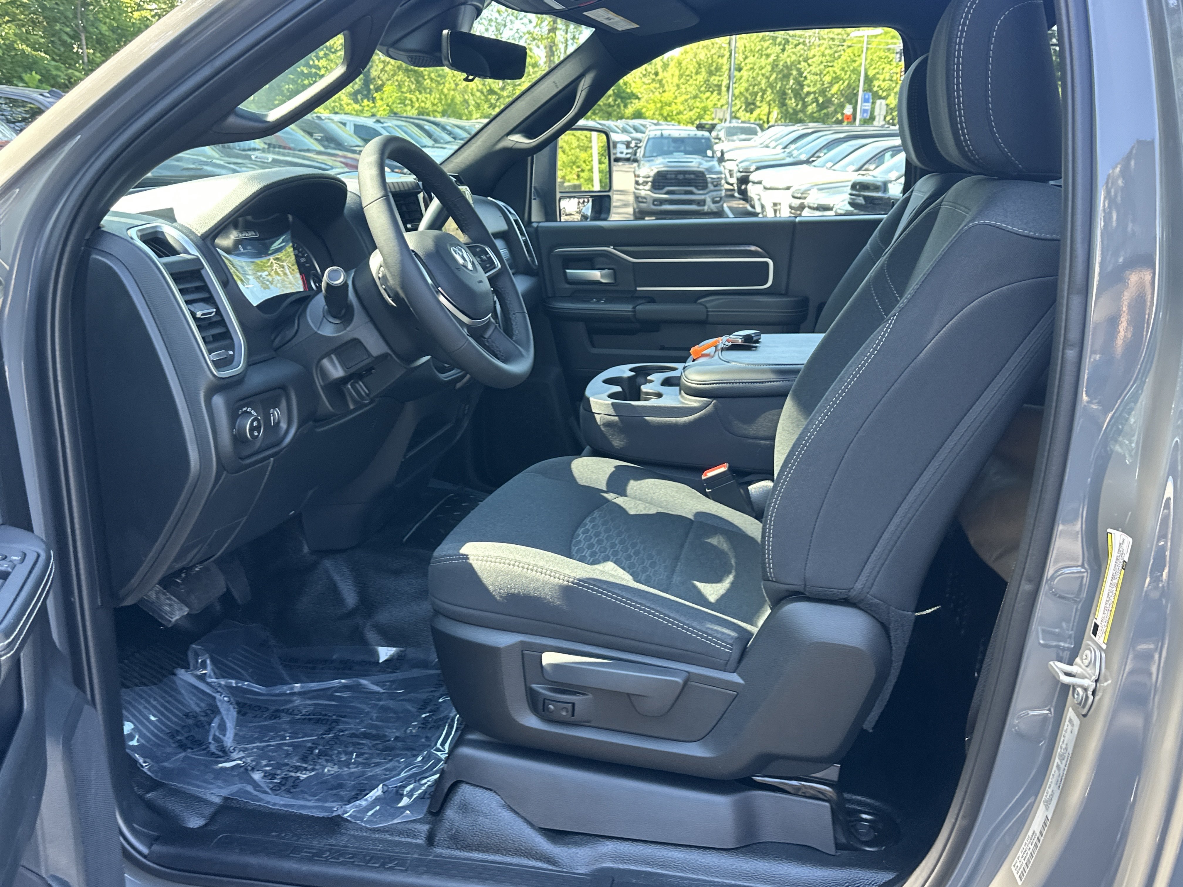 New 2026 RAM 5500 4x4 Regular Cab image 27
