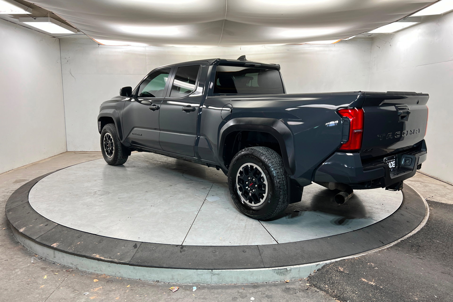 Used 2024 Toyota Tacoma TRD Off-Road image 3