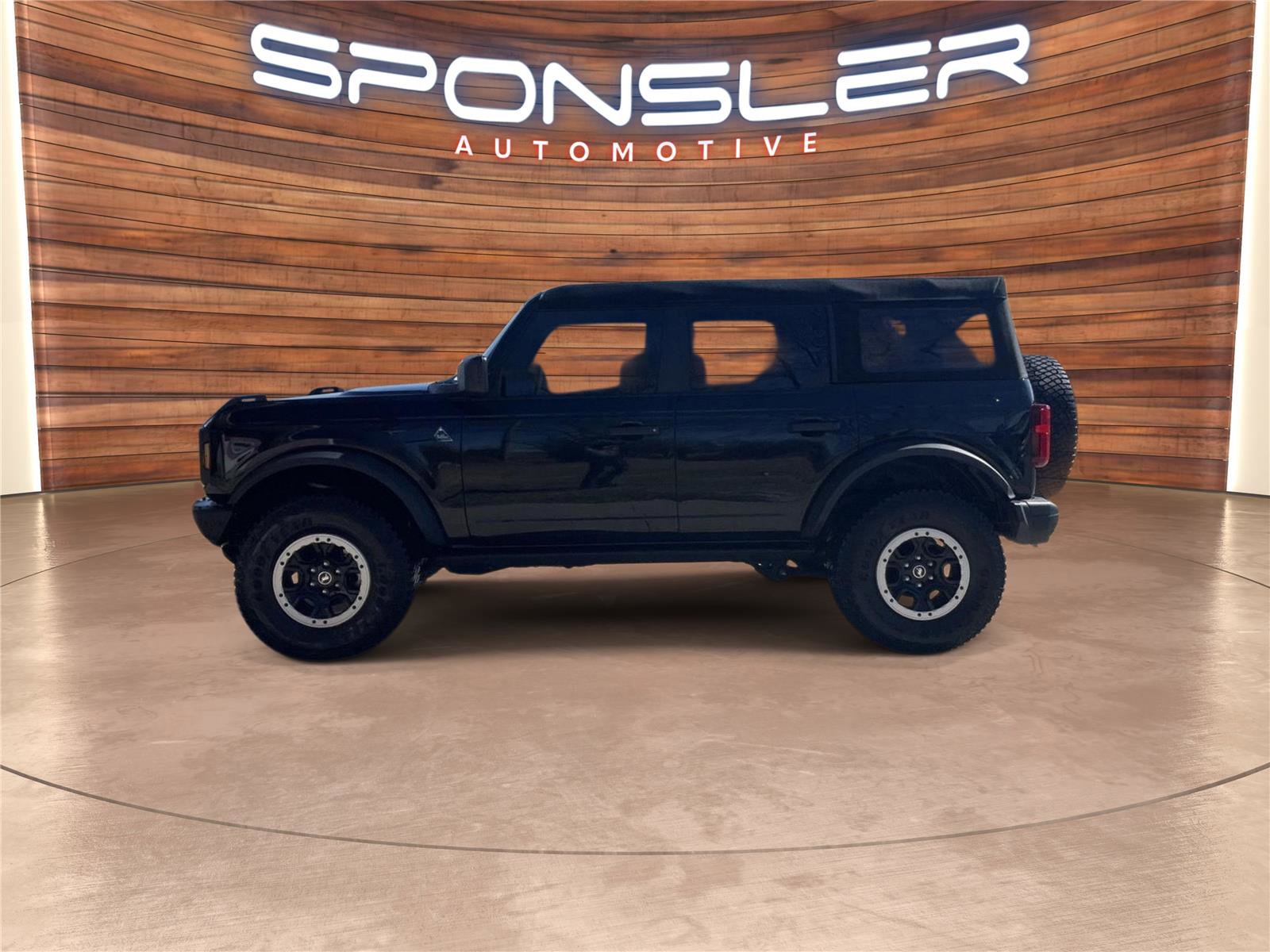 Used 2024 Ford Bronco Black Diamond w/ Sasquatch Package image 2