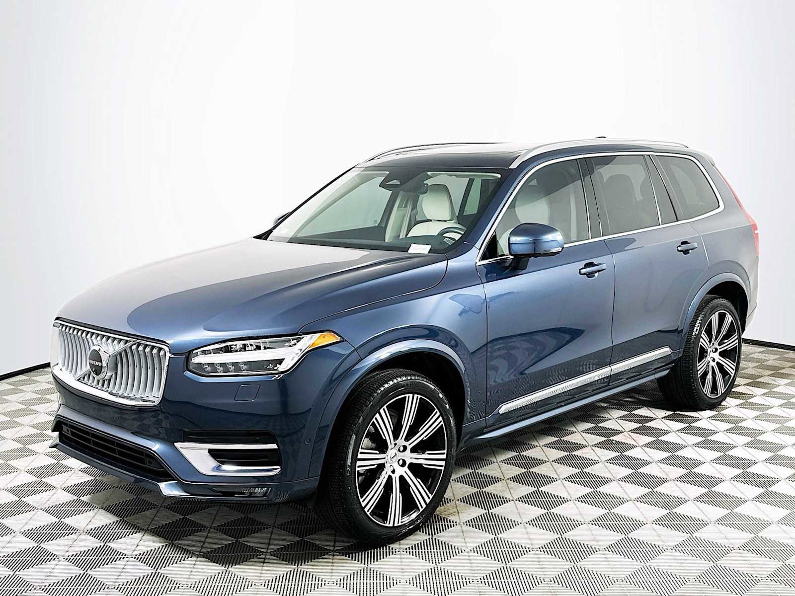 Used 2025 Volvo XC90 B6 Plus w/ Protection Package Premier image 3