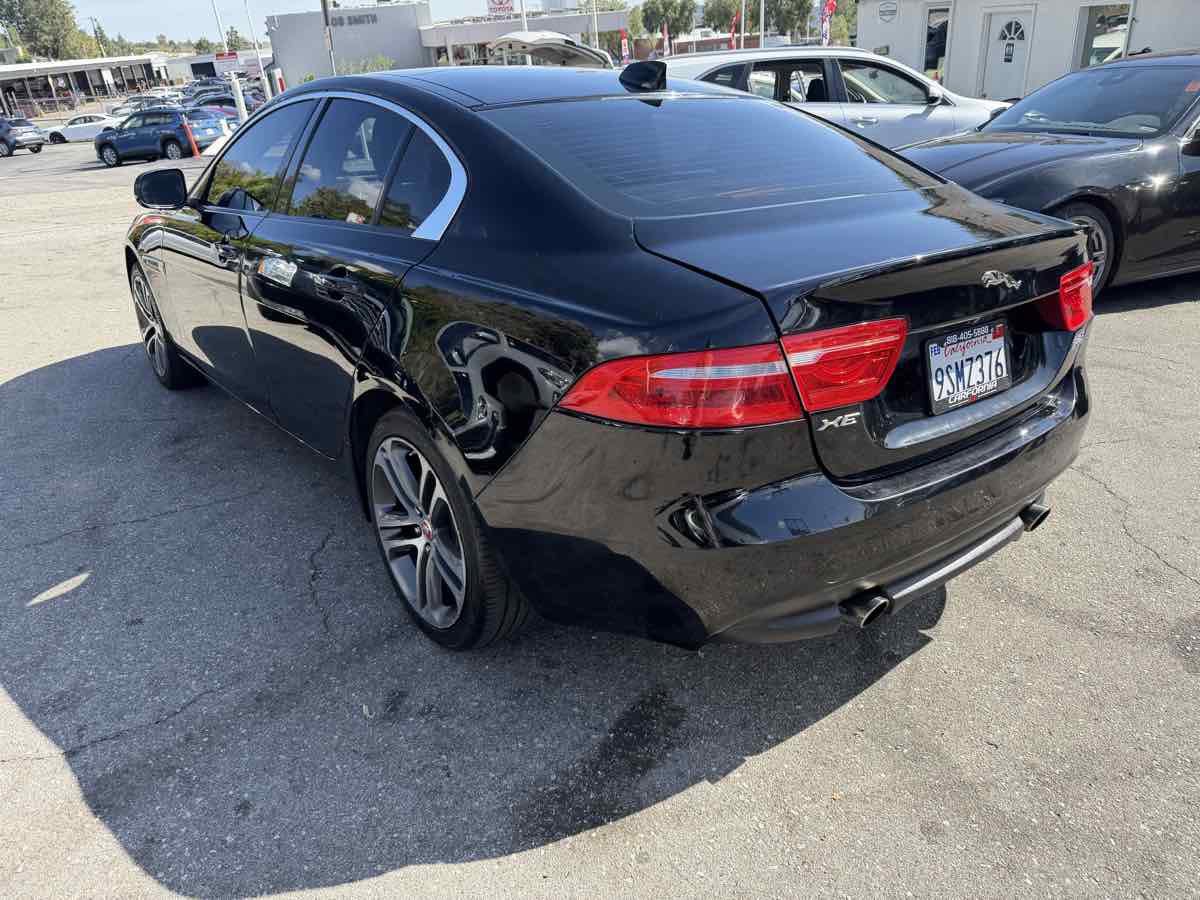 Used 2017 Jaguar XE Premium image 6