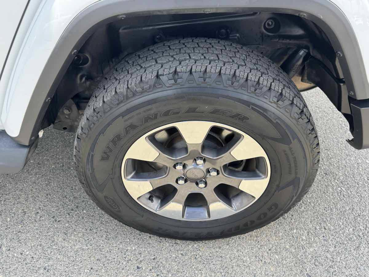 Used 2018 Jeep Wrangler Unlimited Sahara w/ LED Lighting Group AWD/4WD image 36