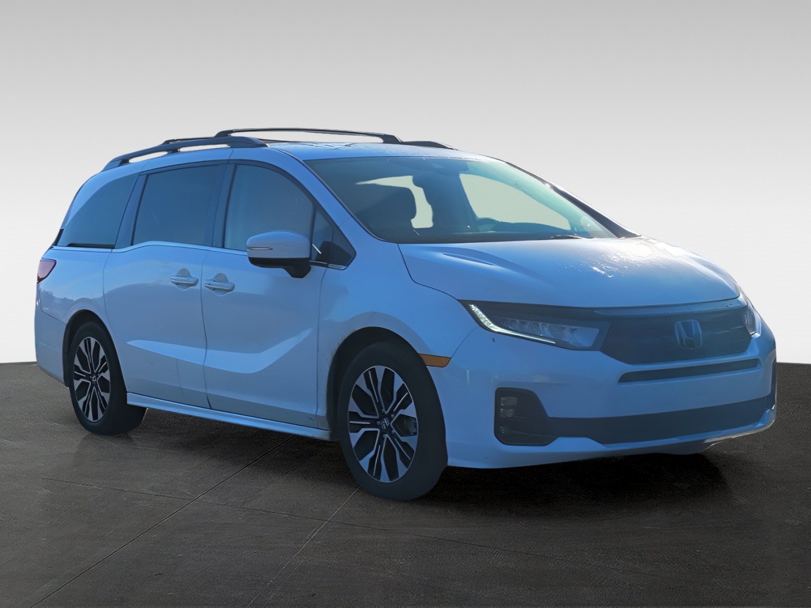 Used 2025 Honda Odyssey Elite image 3
