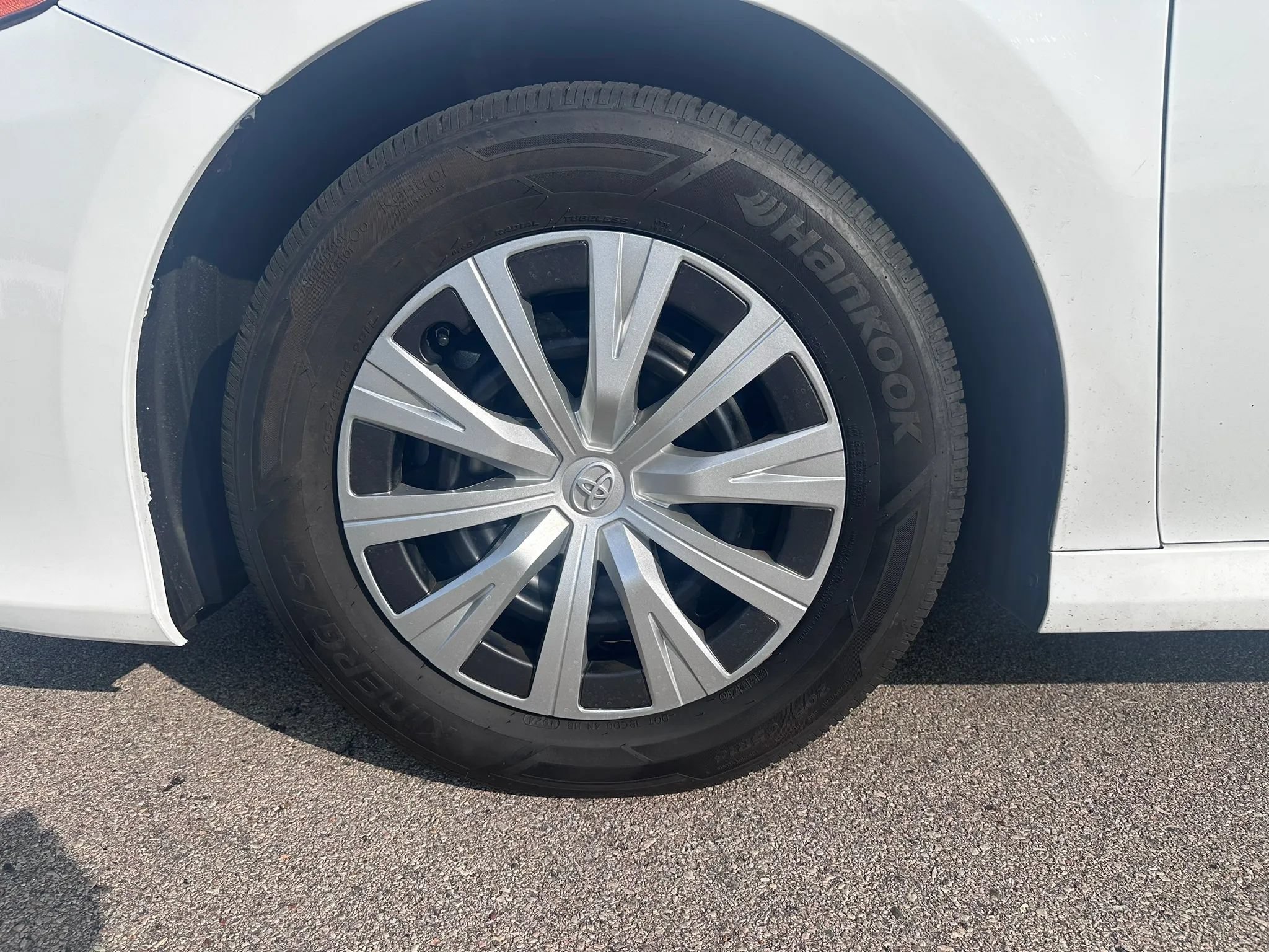 Used 2022 Toyota Camry LE FWD image 18