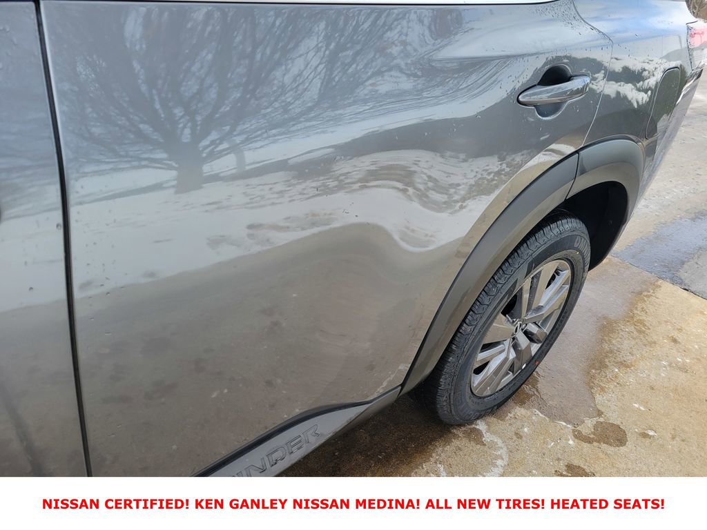 Certified 2025 Nissan Pathfinder SV image 12