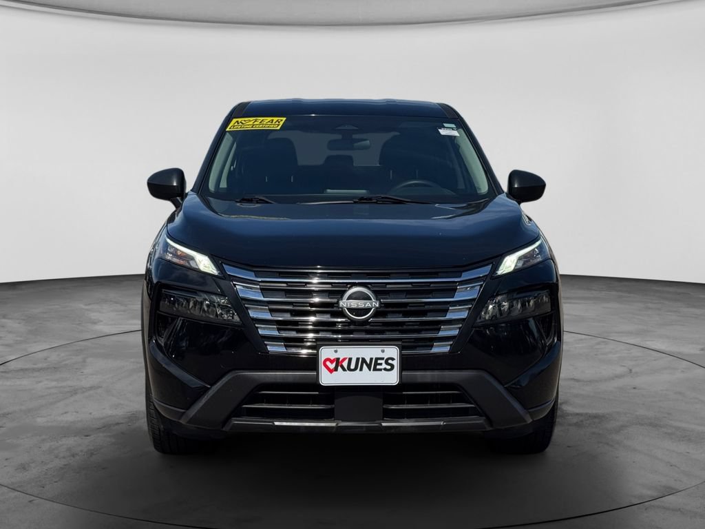 Used 2024 Nissan Rogue S AWD/4WD image 2