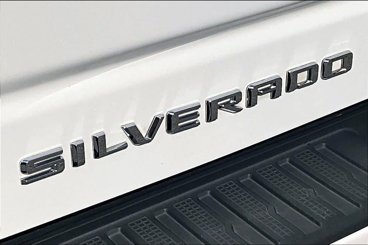 Used 2023 Chevrolet Silverado 1500 High Country w/ High Country Premium Package AWD/4WD image 32