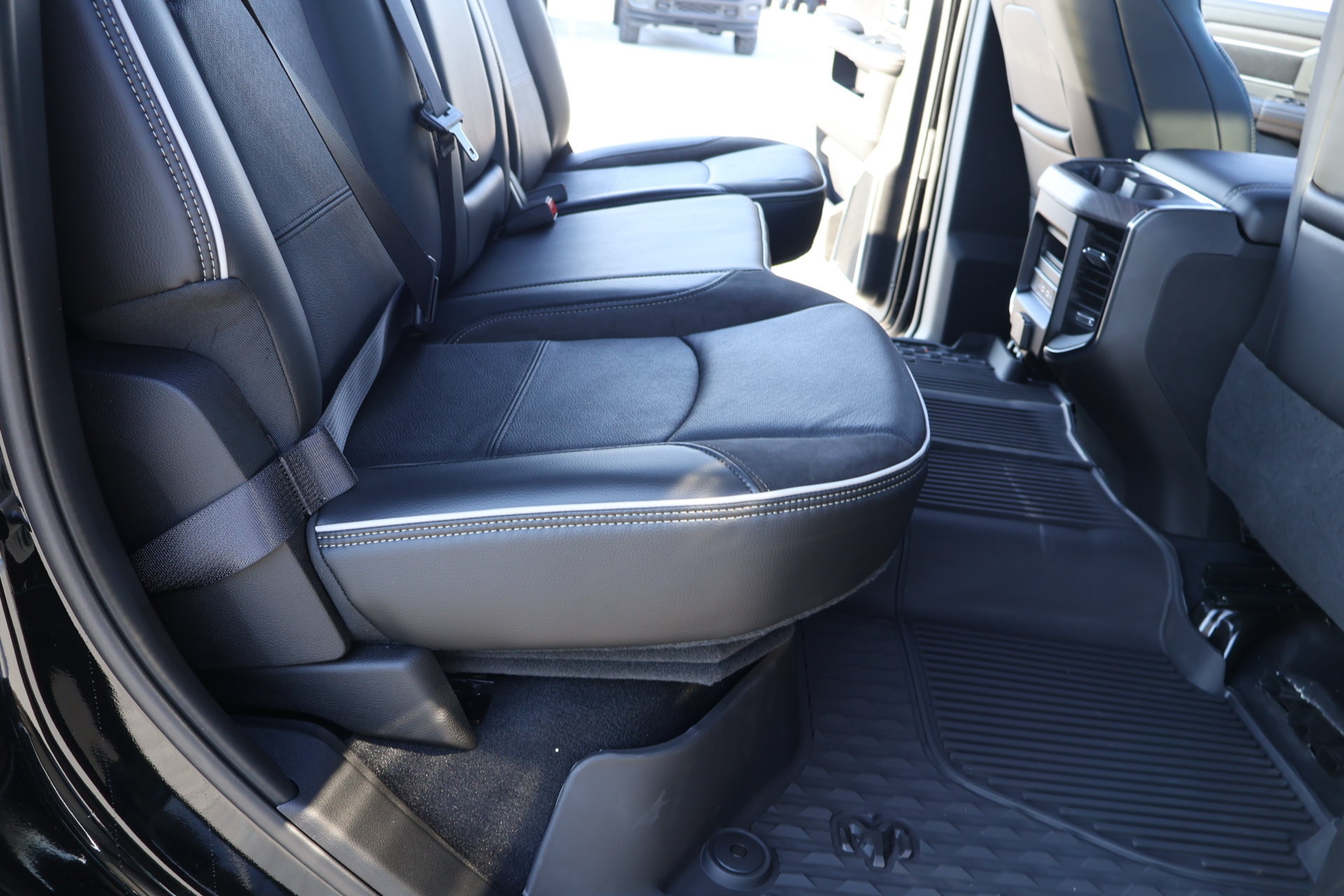 New 2027 RAM 3500 Laramie AWD/4WD image 15