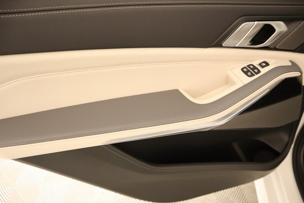 New 2026 BMW X7 M60i w/ Climate Comfort Package image 19