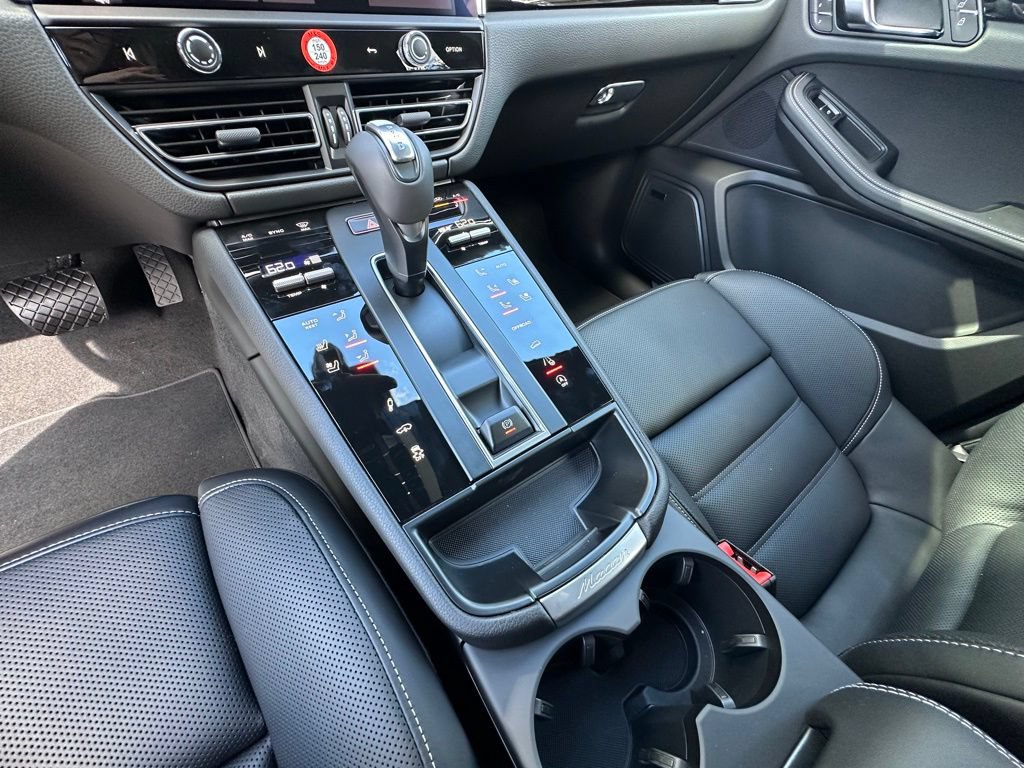 Certified 2026 Porsche Macan S AWD/4WD image 31