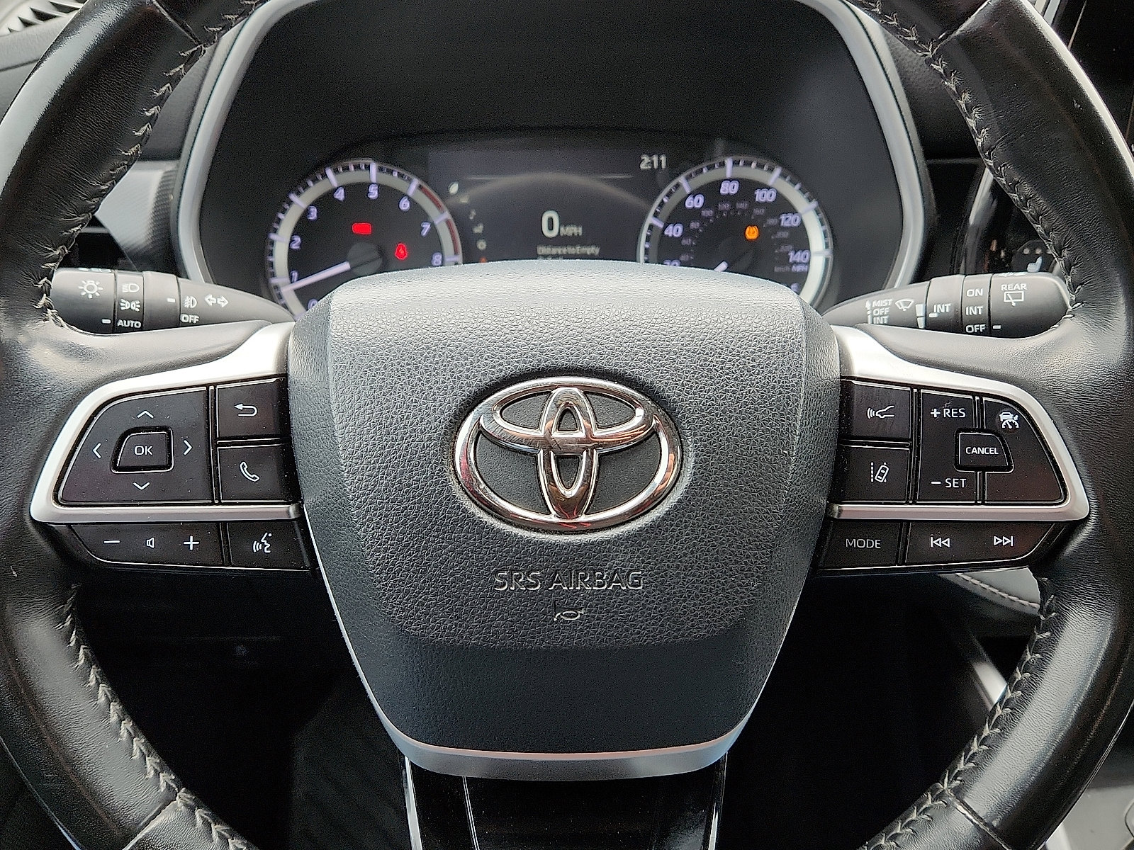 Used 2023 Toyota Highlander XSE FWD image 19