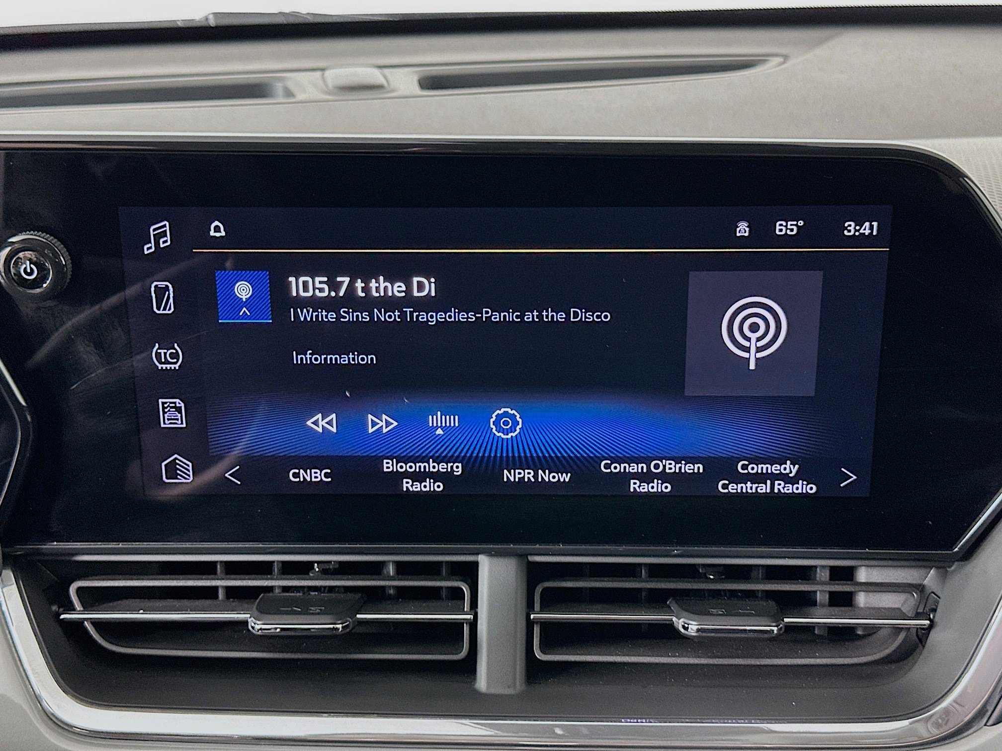 Used 2025 Chevrolet Trax LT FWD image 19