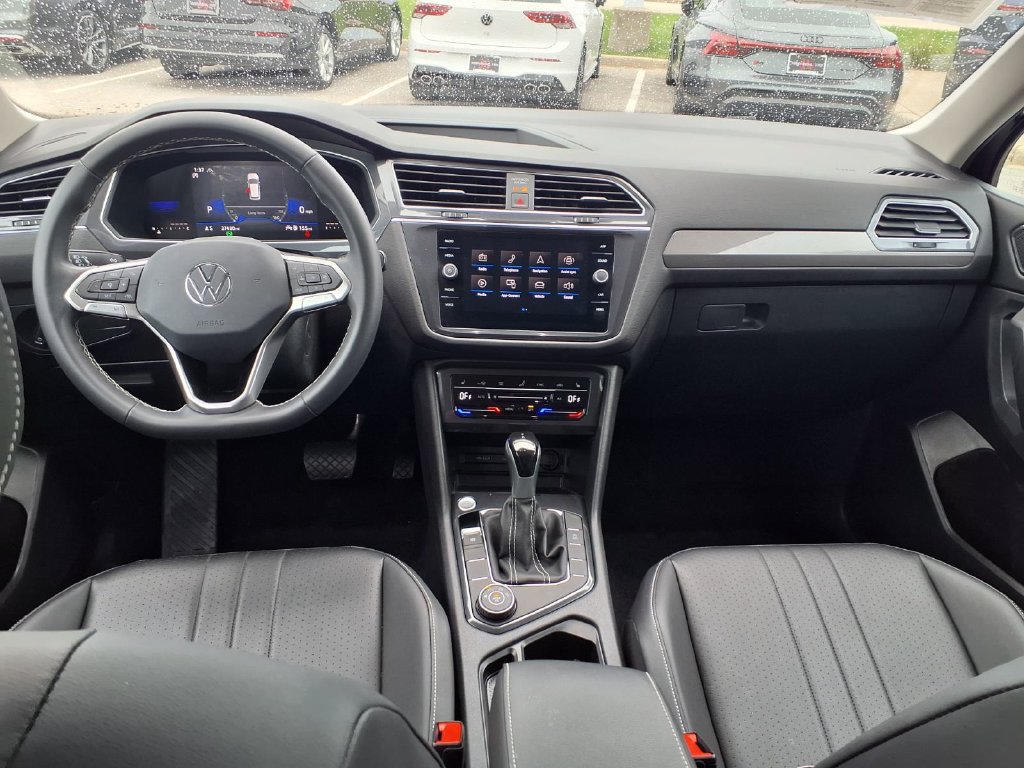 Used 2023 Volkswagen Tiguan SE AWD/4WD image 16