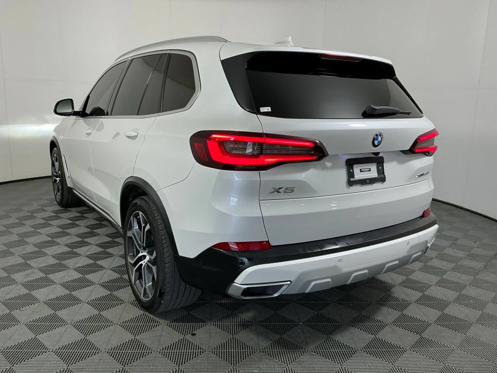 Certified 2022 BMW X5 xDrive40i w/ Parking Assistance Package AWD/4WD image 7
