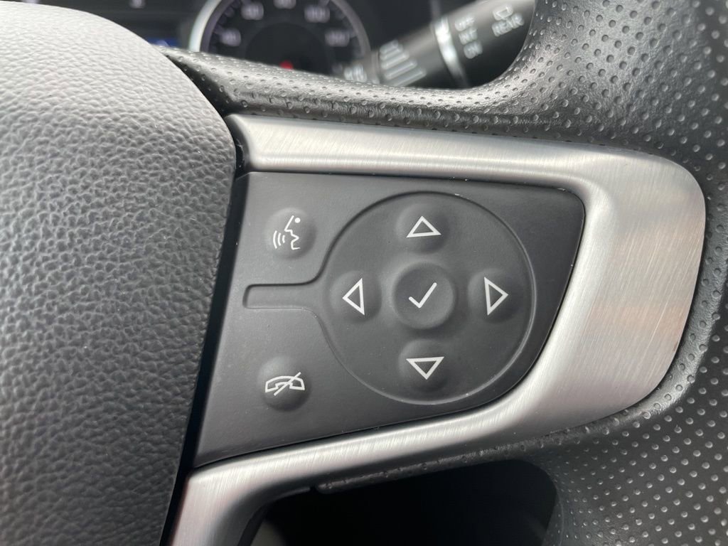 Used 2023 GMC Acadia SLE image 16