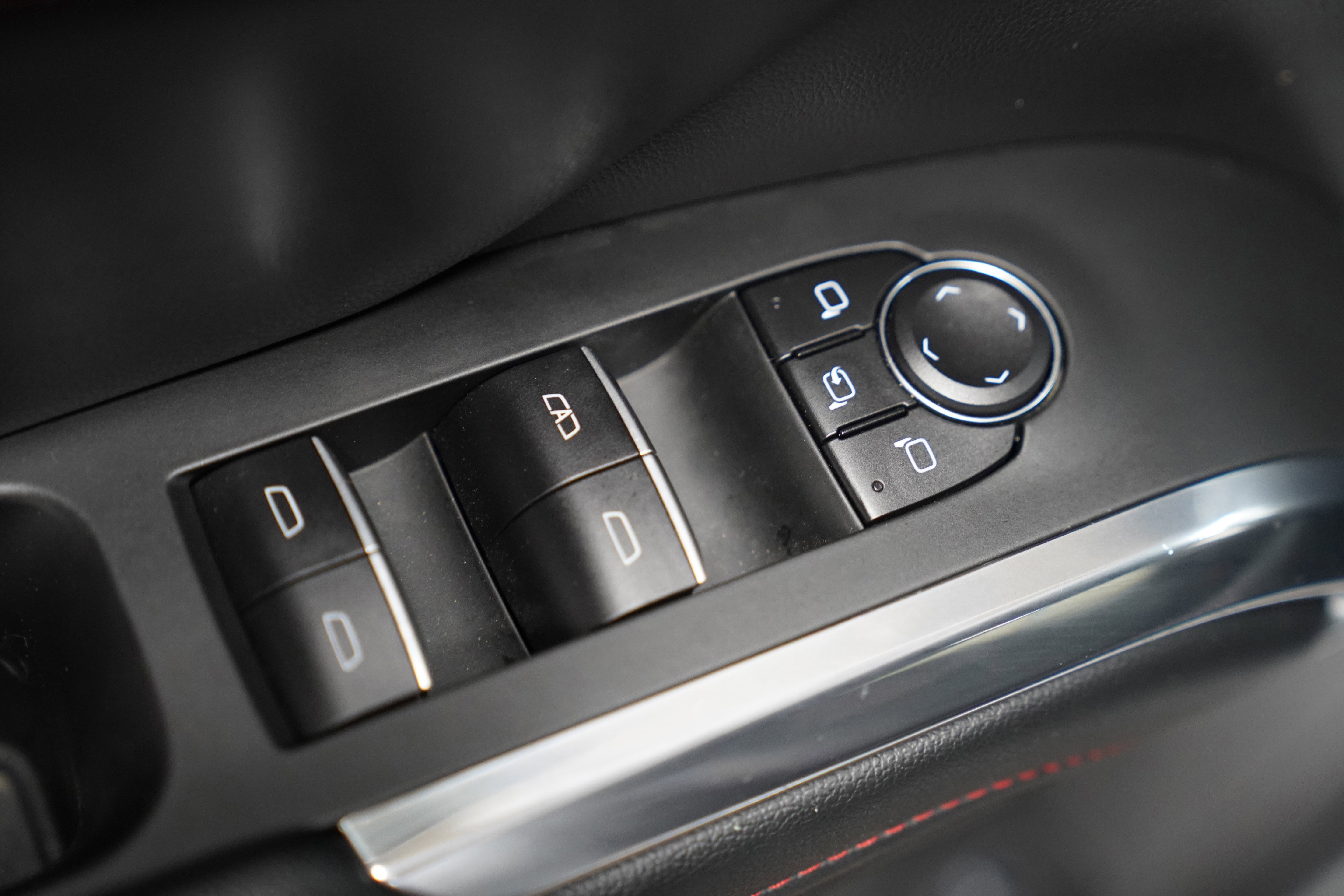 Used 2025 Chevrolet Traverse RS image 22