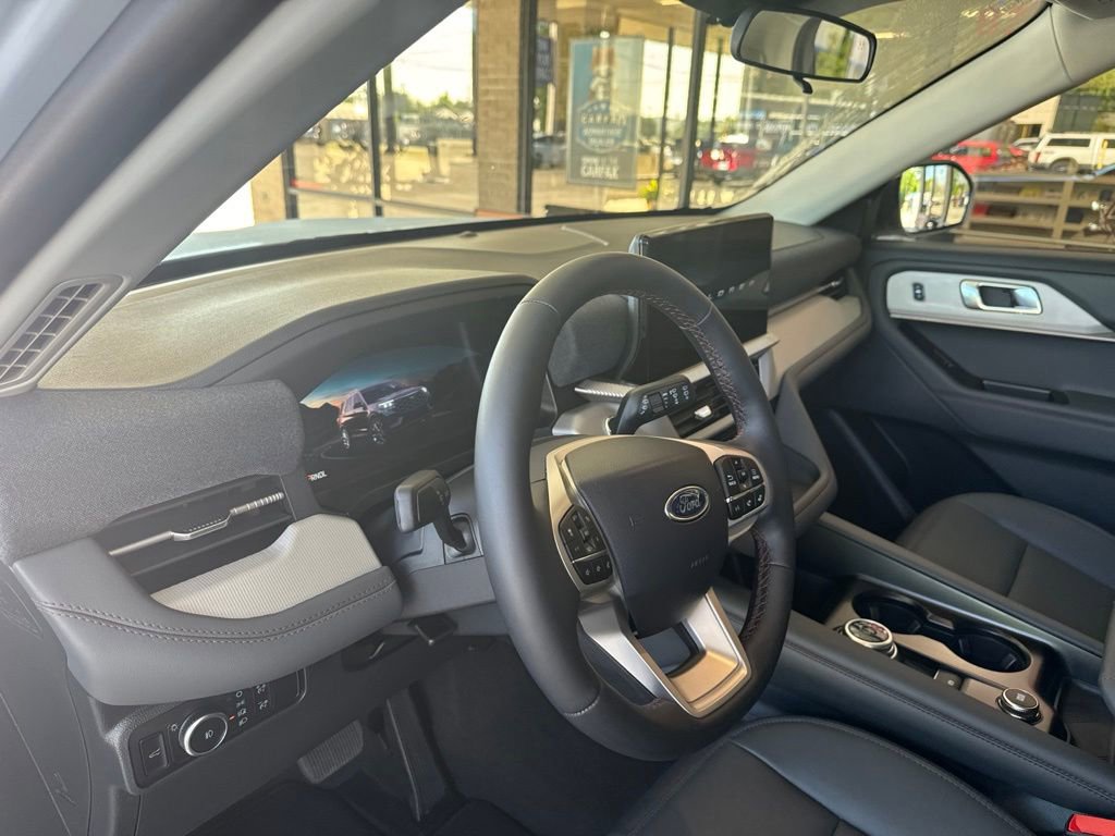 New 2026 Ford Explorer Active RWD image 9