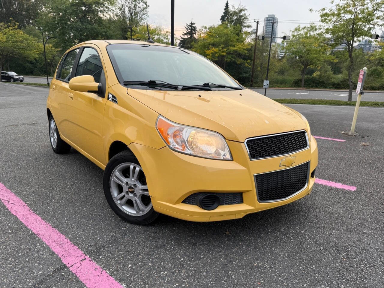 Used 2011 Chevrolet Aveo5 LT w/ Power and Convenience Package image 2