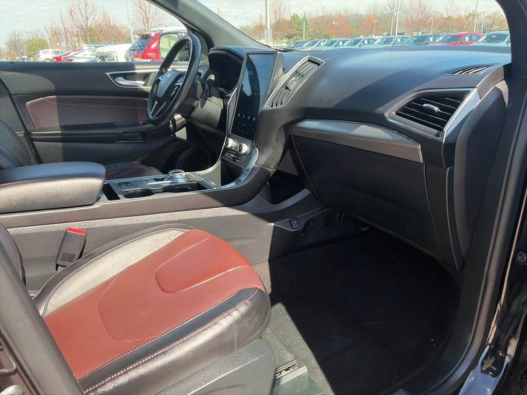 Used 2022 Ford Edge Titanium w/ Equipment Group 301A AWD/4WD image 10