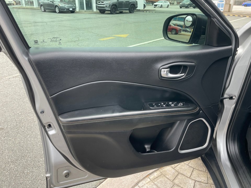 Used 2018 Jeep Compass Sport image 33