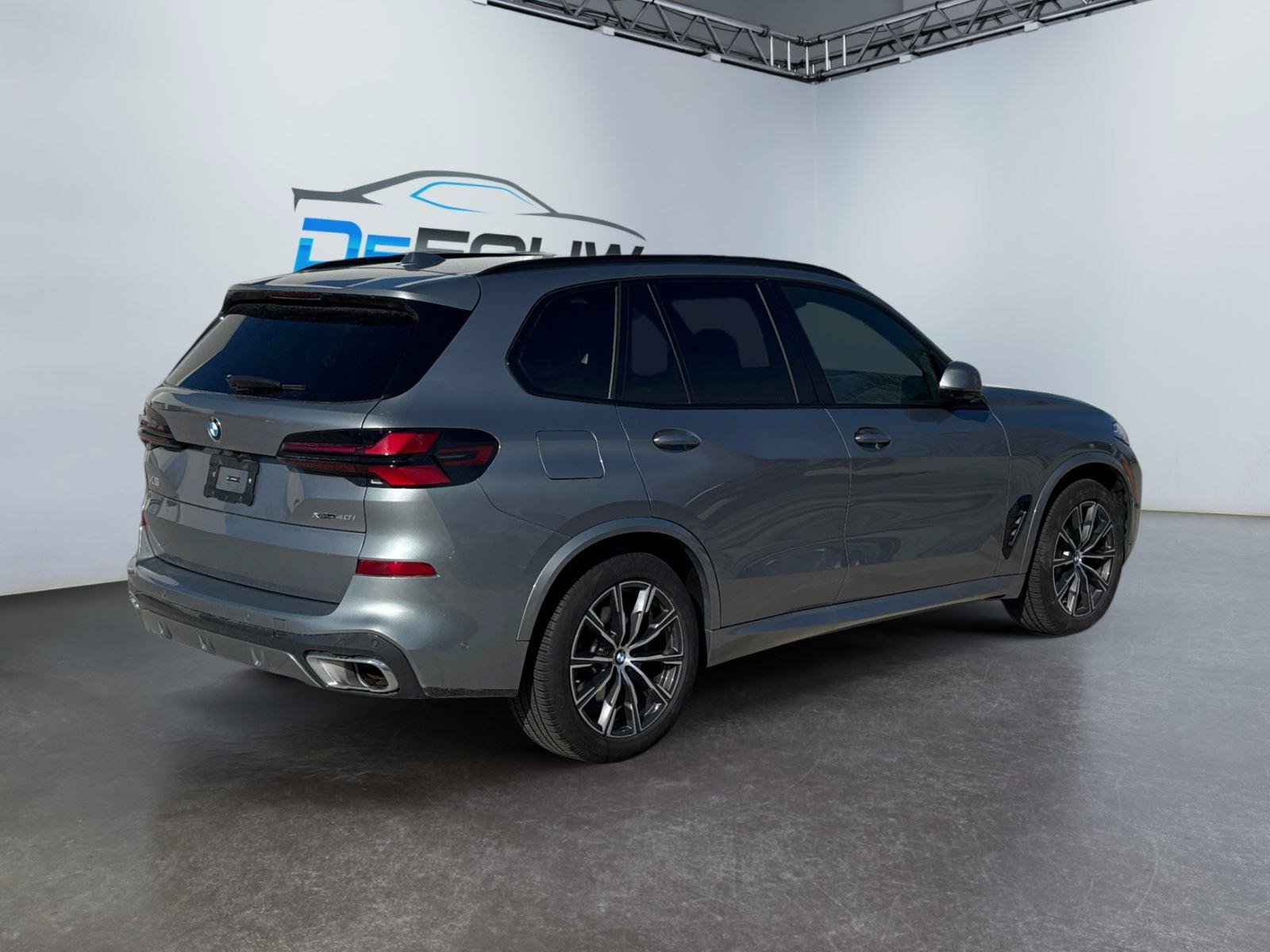 Used 2025 BMW X5 xDrive40i AWD/4WD image 3