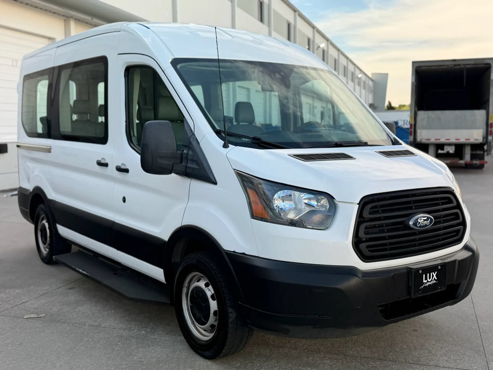 Used 2019 Ford Transit 150 XL RWD image 4
