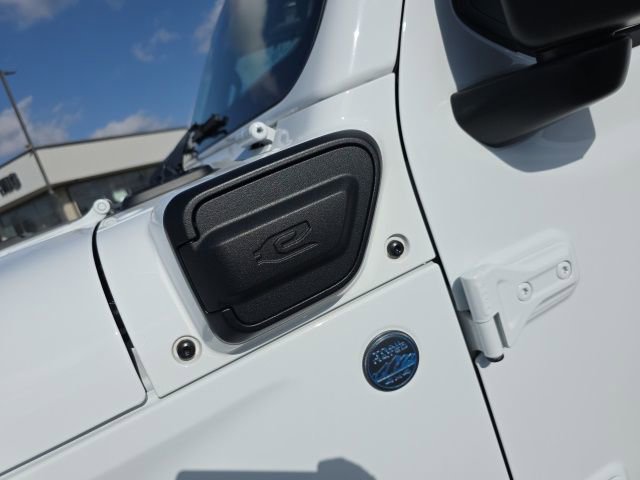Used 2025 Jeep Wrangler Unlimited Sahara w/ Safety Group AWD/4WD image 55