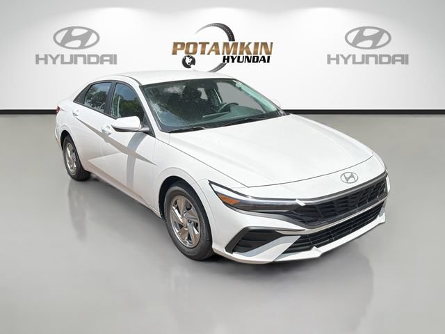 New 2026 Hyundai Elantra SE FWD image 3