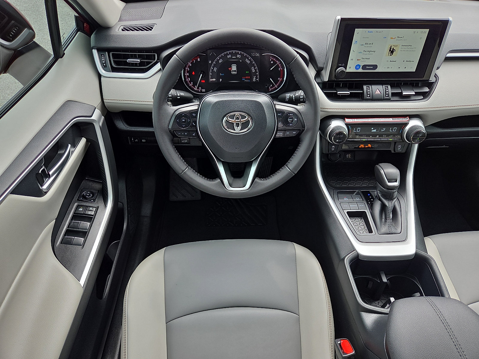 Used 2025 Toyota RAV4 XLE Premium FWD image 11