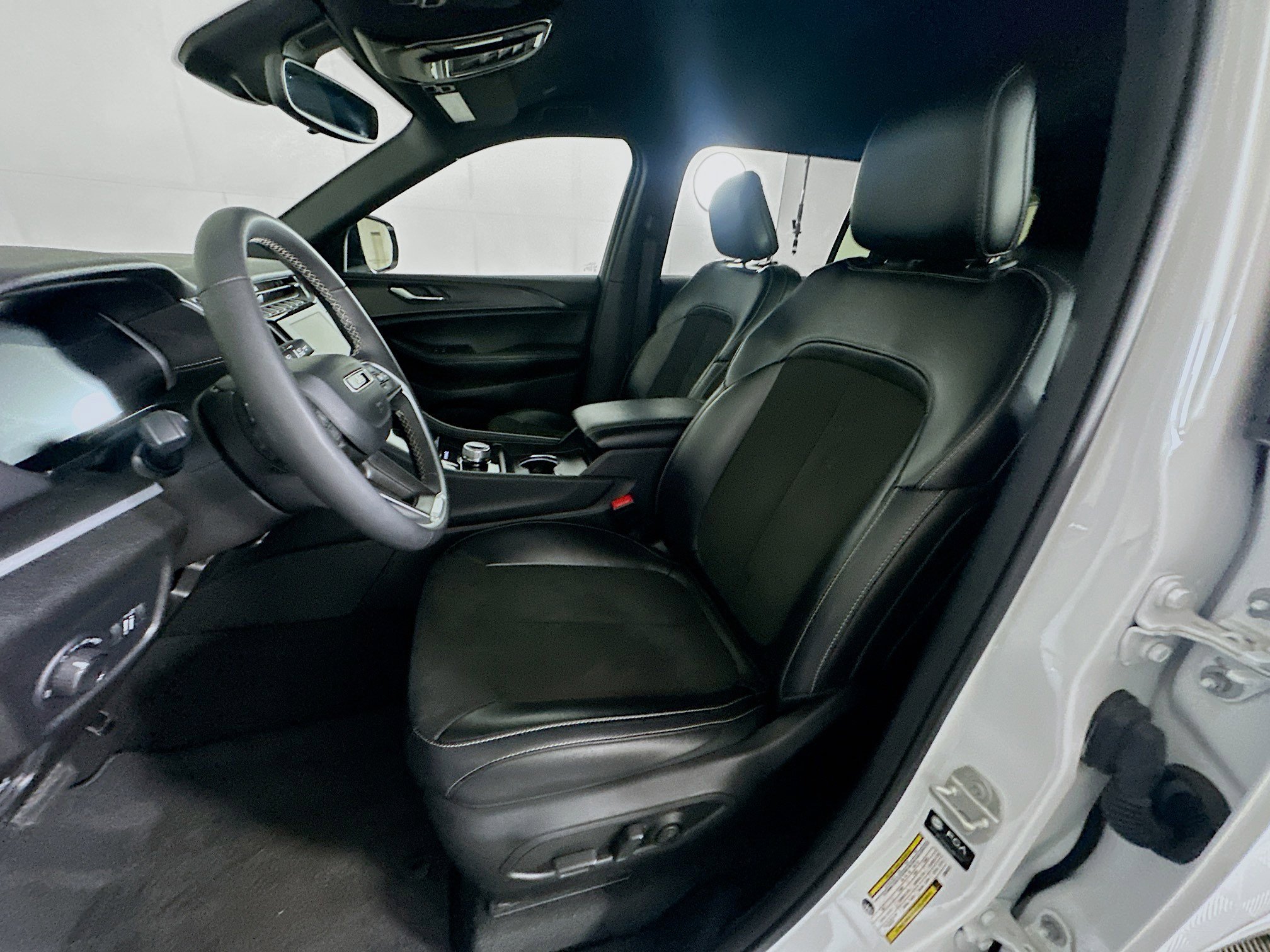 Used 2024 Jeep Grand Cherokee L Laredo image 13