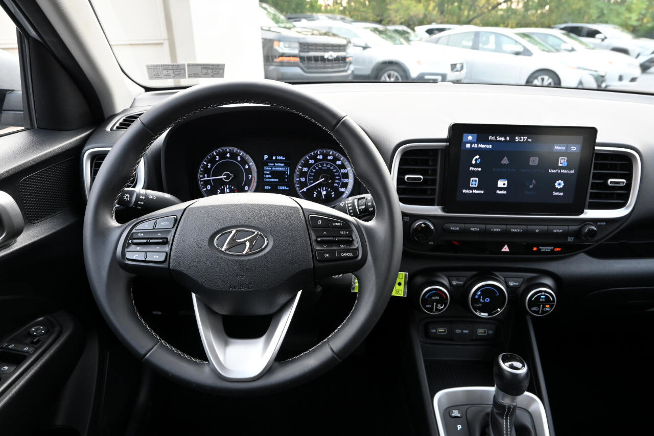 Used 2022 Hyundai Venue SEL image 24