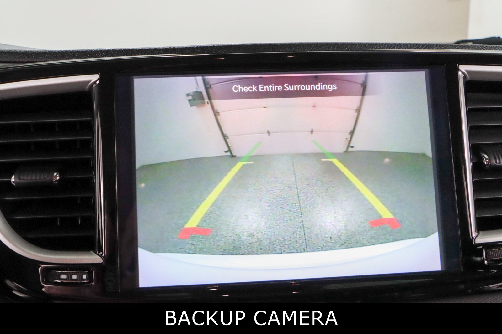 Used 2023 Chrysler Pacifica Touring-L FWD image 18