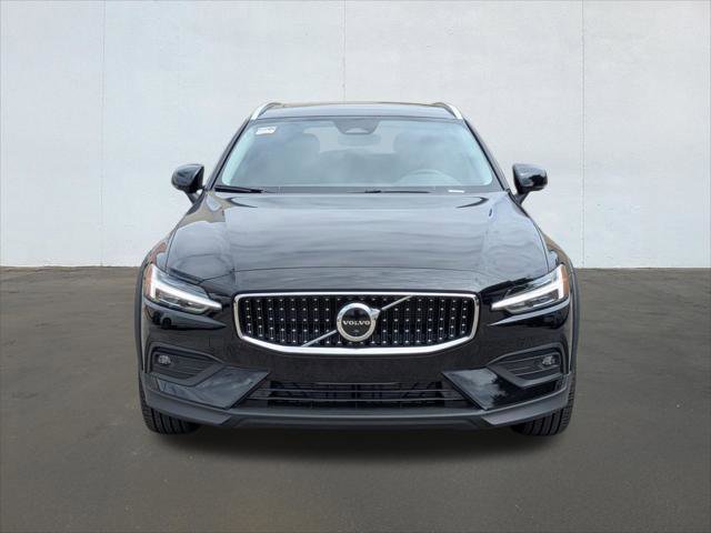 New 2026 Volvo V60 B5 Cross Country Plus w/ Protection Package AWD/4WD image 4