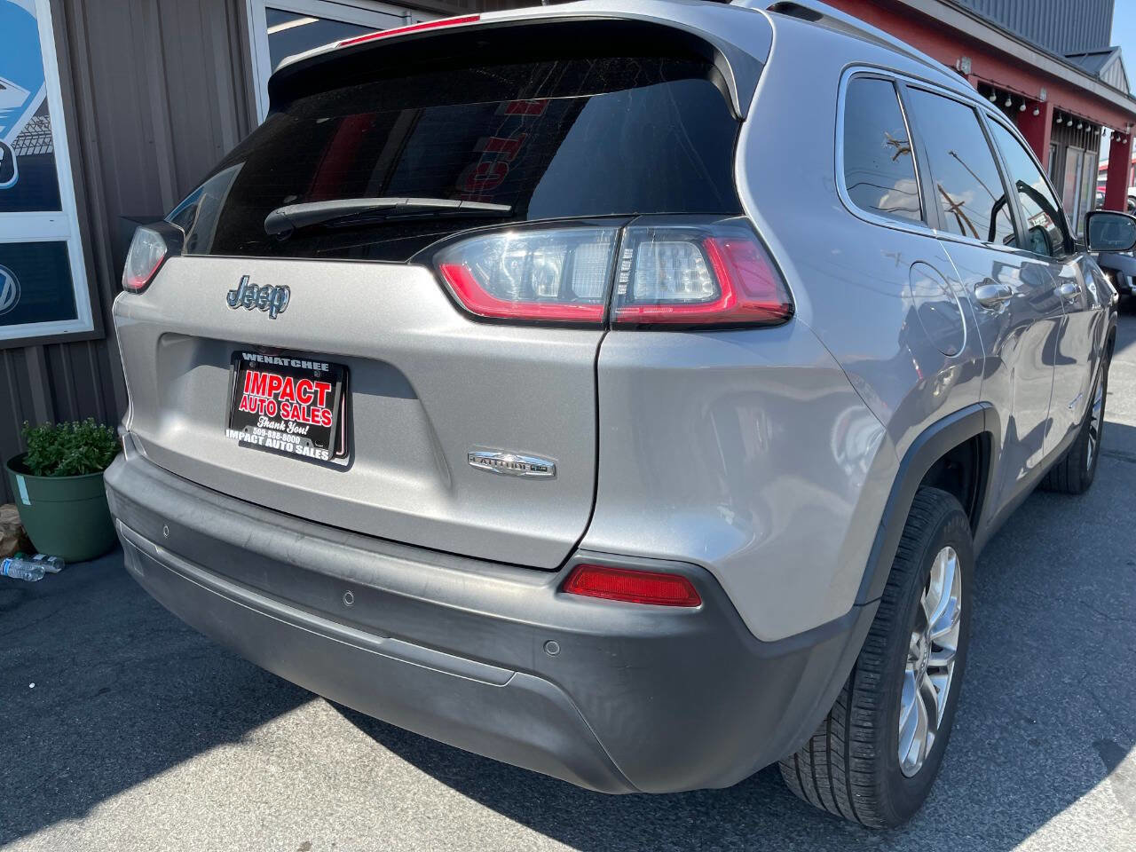 Used 2021 Jeep Cherokee Latitude Plus w/ Mopar Interior Package image 14