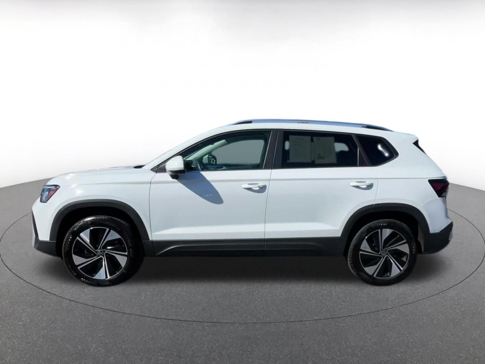Used 2026 Volkswagen Taos SE AWD/4WD image 8