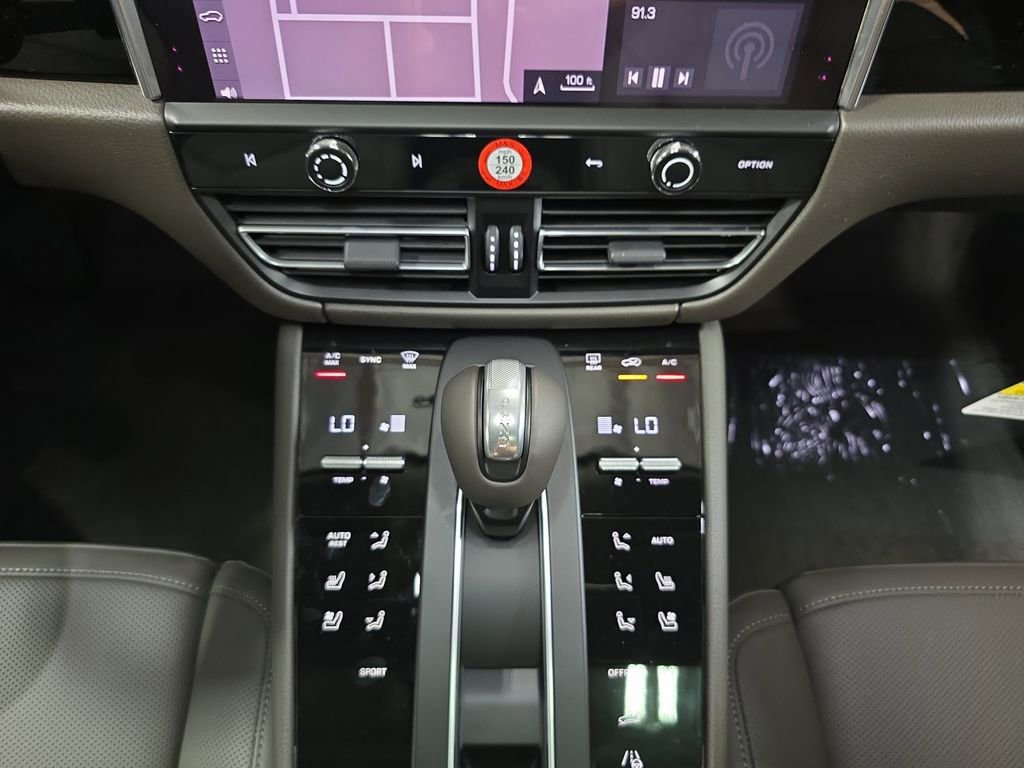 Used 2025 Porsche Macan image 19
