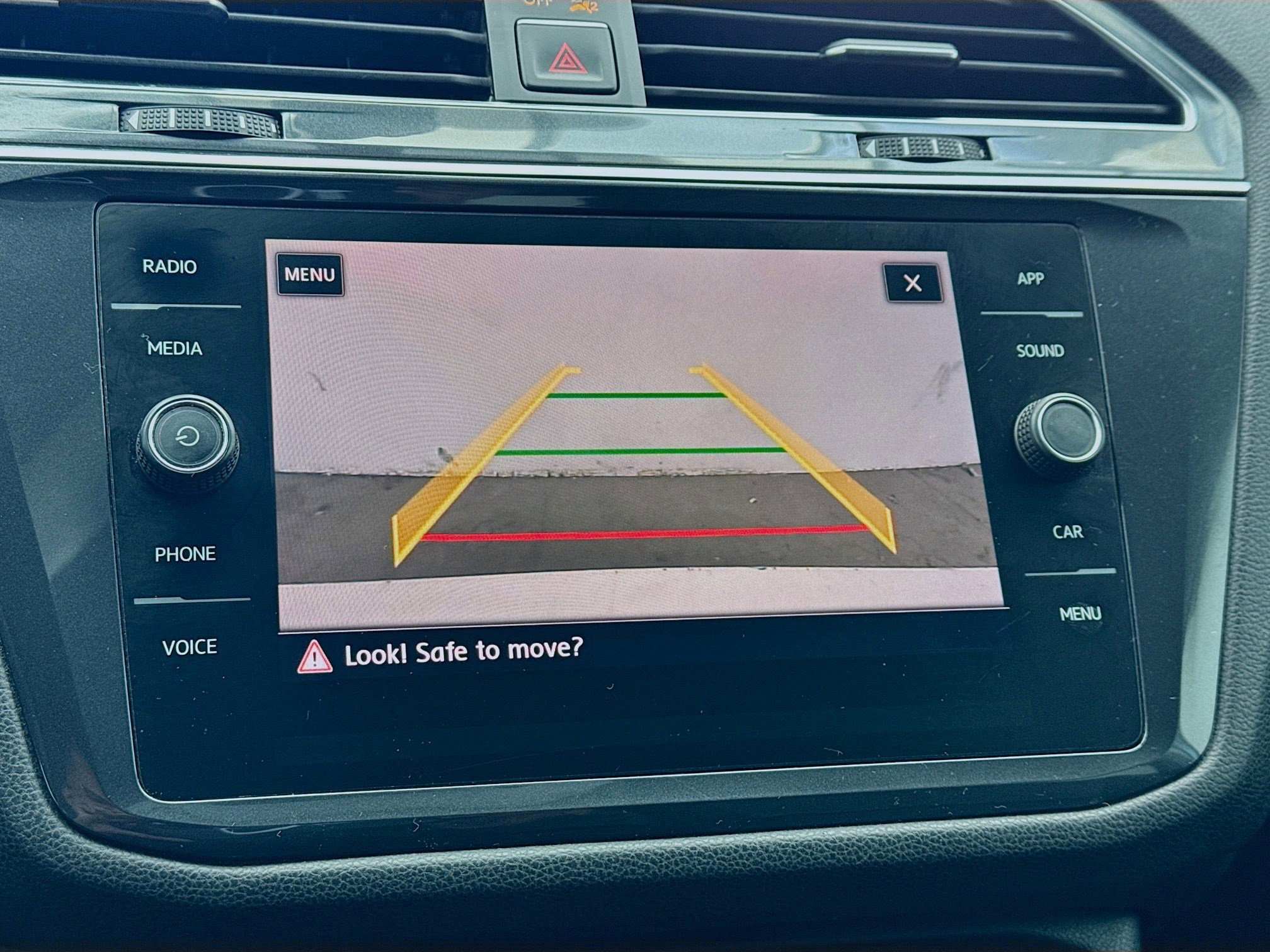 Used 2018 Volkswagen Tiguan SE FWD image 10