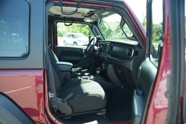 Used 2022 Jeep Wrangler Sport AWD/4WD image 17