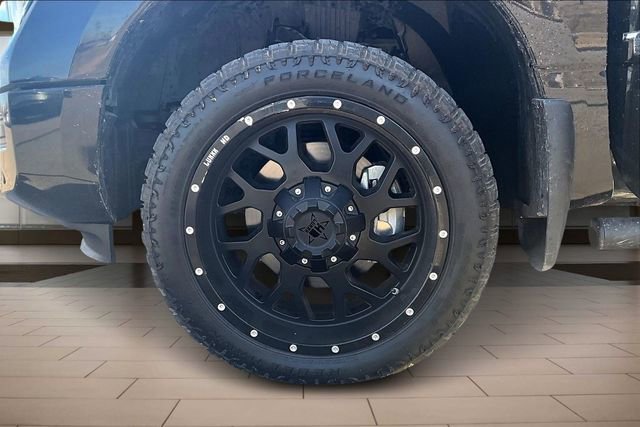 Used 2024 Nissan Titan SV w/ SV Convenience Package image 9