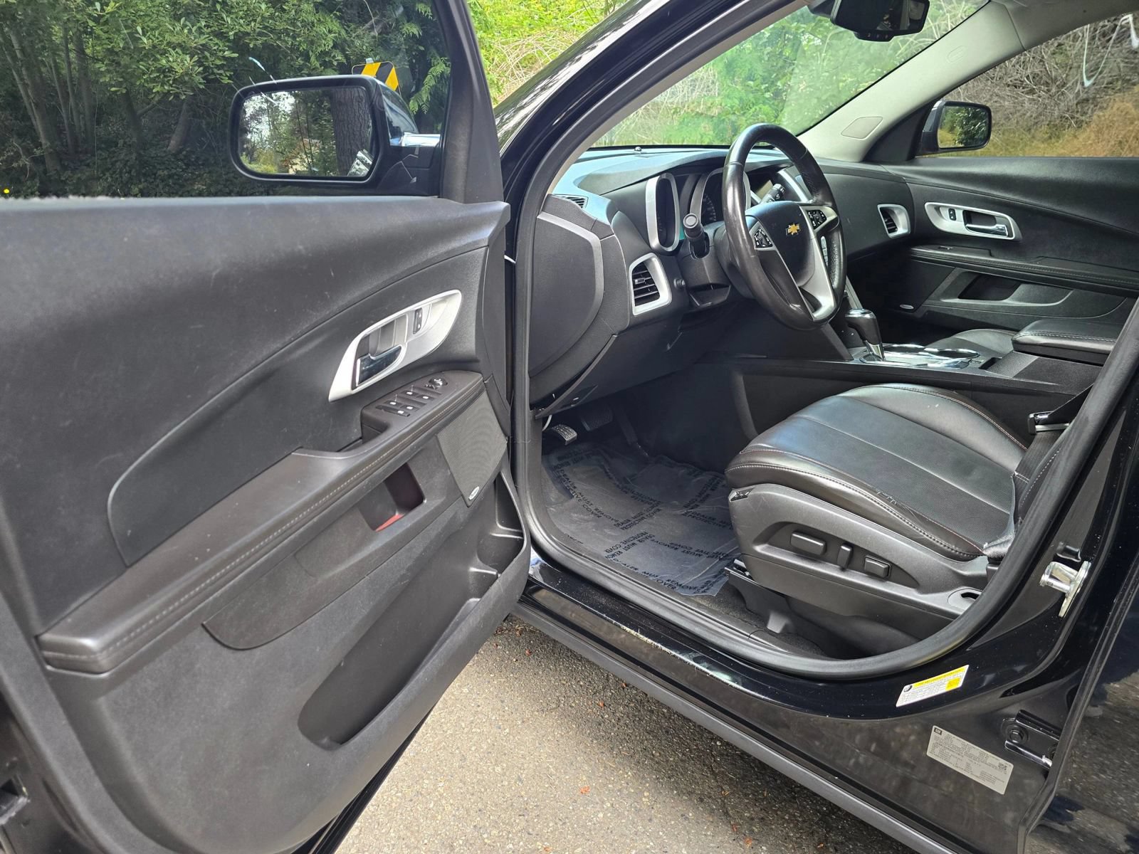 Used 2017 Chevrolet Equinox Premier w/ Enhanced Convenience Package AWD/4WD image 18