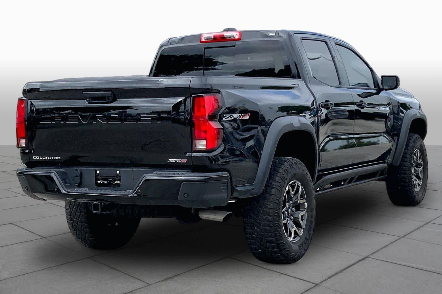 Used 2024 Chevrolet Colorado ZR2 w/ Safety Package AWD/4WD image 13