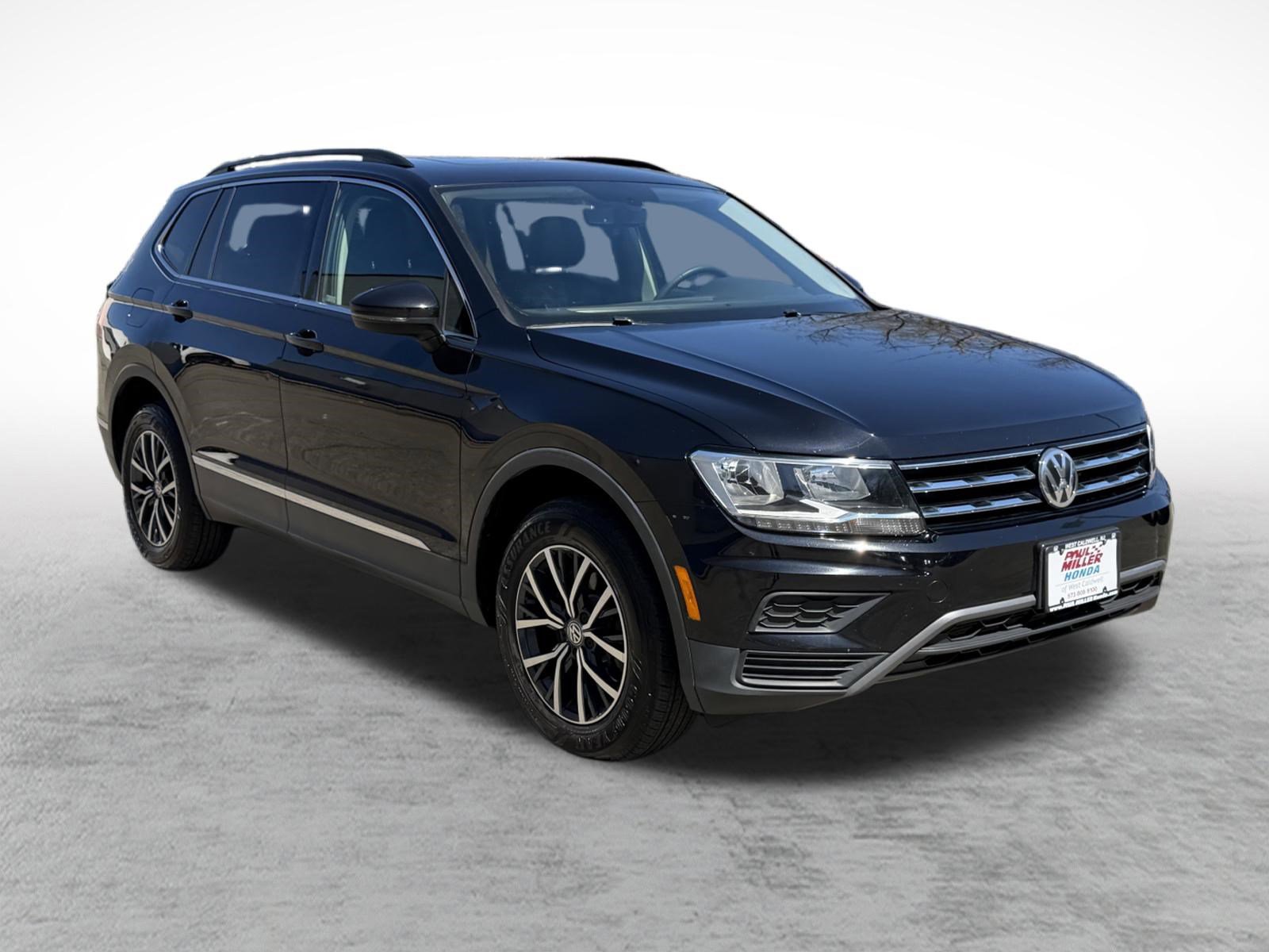 Used 2020 Volkswagen Tiguan SE w/ Panoramic Sunroof Package image 3
