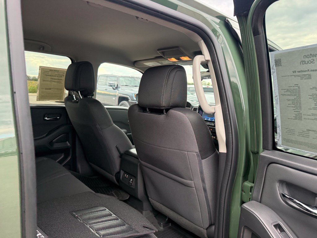 Used 2024 Nissan Frontier SV w/ SV Convenience Package RWD image 28