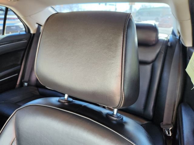 Used 2018 Chrysler 300 Limited w/ Safetytec Plus Group image 13