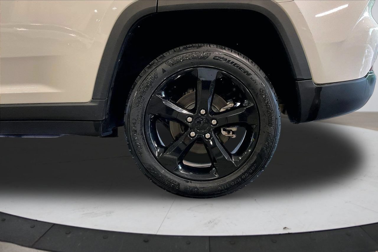 Certified 2023 Jeep Grand Cherokee Altitude AWD/4WD image 36