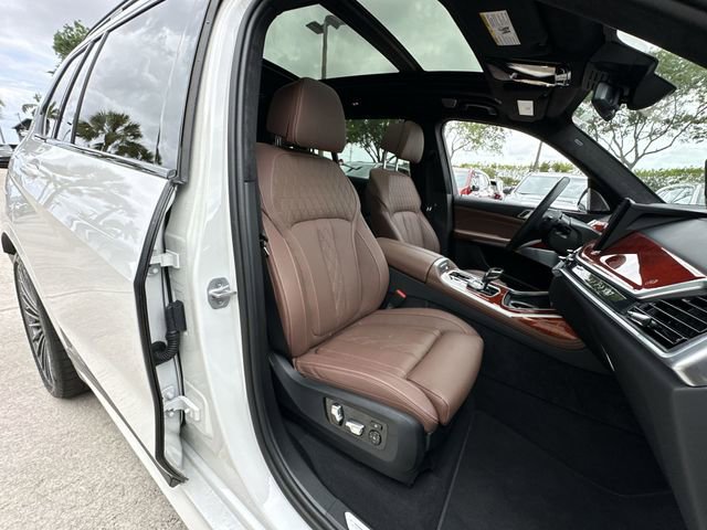 Used 2024 BMW ALPINA XB7 AWD/4WD image 35