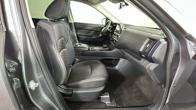Used 2024 Nissan Pathfinder SV AWD/4WD image 31